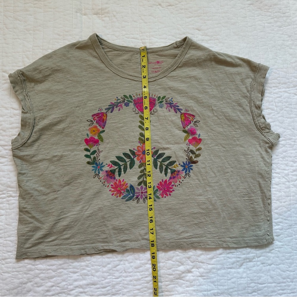 NATURAL LIFE Pale Gray Floral Peace Sign Crop Top - Picture 5 of 5
